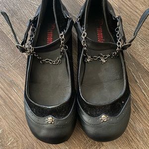 SOLD - demonia flats